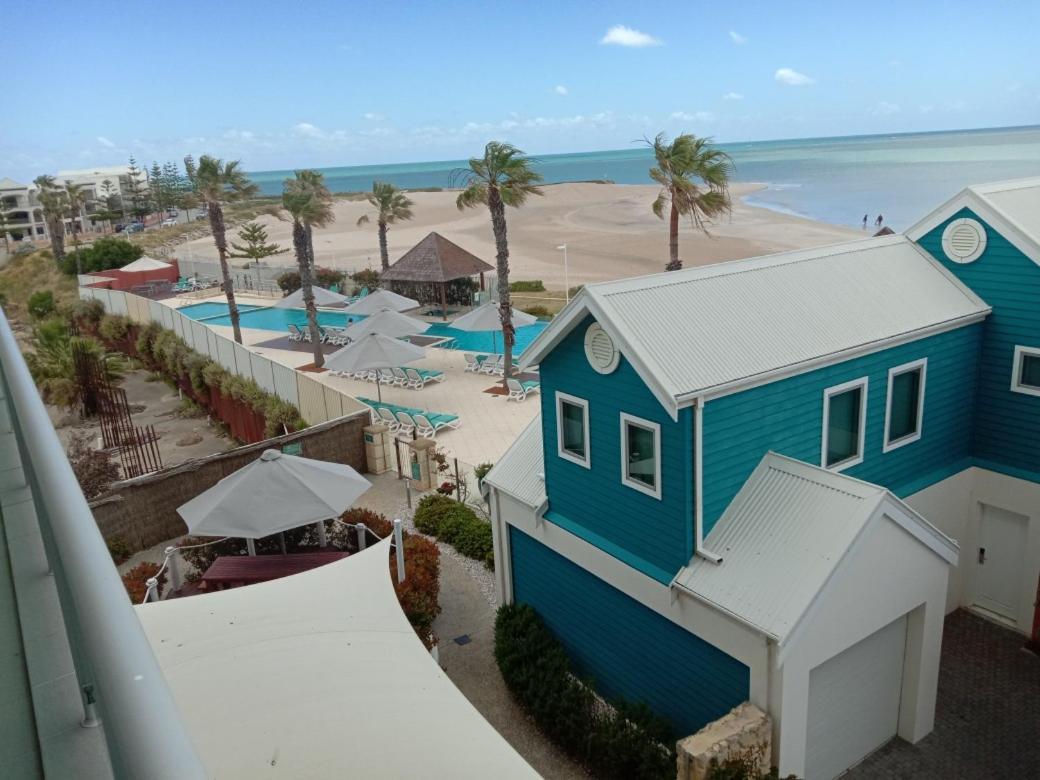 An Ocean,Beachfront And Pool View Apartment 210 Mandurah Exterior foto