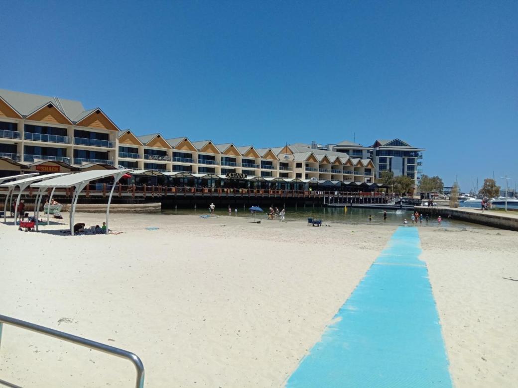 An Ocean,Beachfront And Pool View Apartment 210 Mandurah Exterior foto