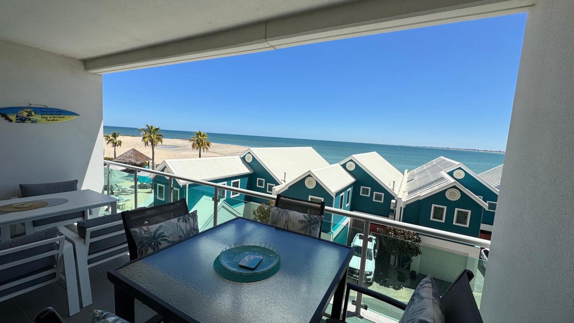 An Ocean,Beachfront And Pool View Apartment 210 Mandurah Exterior foto